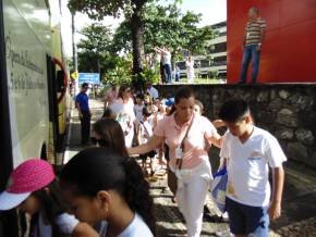 Escola Girassol - Passeio no Salvador Bus - 22/08